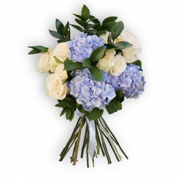 Poza Buchet cu hortensii albastre si trandafiri albi