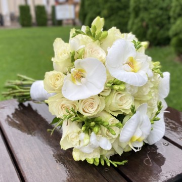 Poza Buchet de mireasa cu trandafiri albi si orhidee