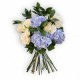 Buchet cu hortensii albastre si trandafiri albi