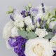 Cutie cu trandafiri albi, lisianthus si lavanda