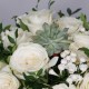 Buchet cu trandafiri albi si echeveria p2